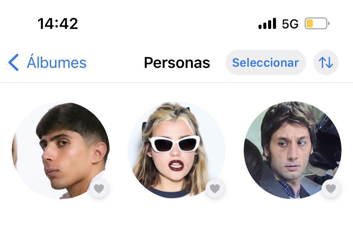 compIutense's tweet photo. las caras que reconoce mi iphone

carlos
yo
fermín de el internado https://t.co/yMV3T7yoKG