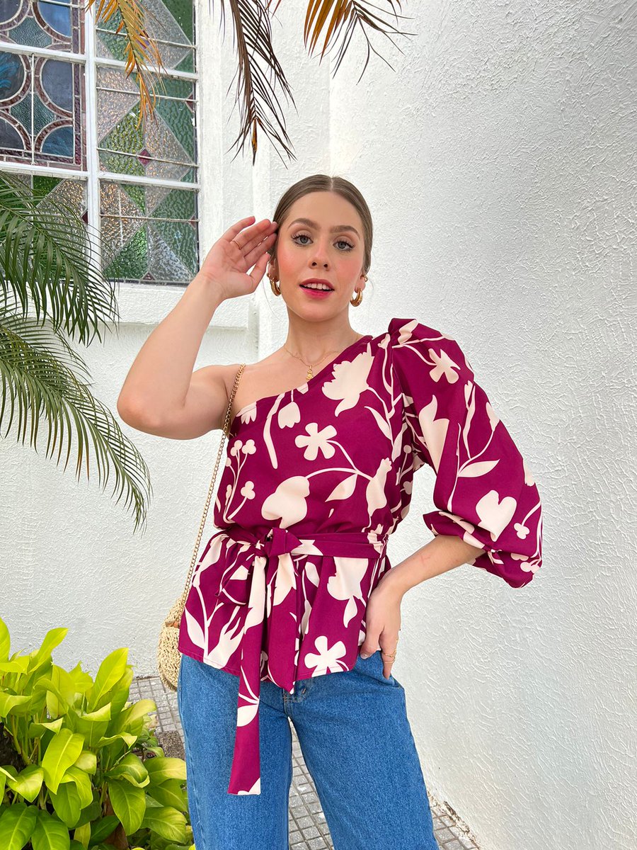 Blusa Thalia ✨

Luce linda y segura con nuestras prendas. 🌈

📱Inf: (57) 3052036247 y via DM
🛍️ Domicilios Barranquilla y Soledad
📦 Envios Nacionales

.
.
.
.

#adstore #teamadstore #blusaelegante #blusas #ropamujer #tendencia #emprendimiento #enviosnacionales