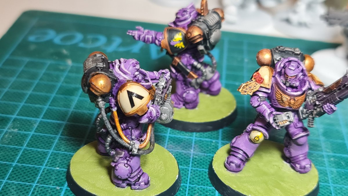 Starblayde40000's tweet photo. @TheBrushSmith Pretty much the same with BA successors! I just wanted to mess around with the shoulder pads some as I love the Blood Ravens shoulders too much #AngelsEternal https://t.co/9x04jBUla3