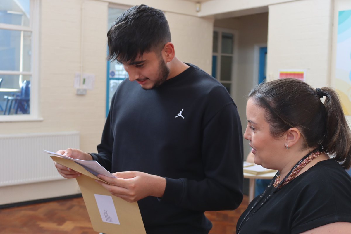 ArkSchools's tweet photo. 📢✨Students in 20 schools across Ark are receiving their GCSE results today! Check out our headline results and rolling updates from across the network⬇️
https://t.co/tqQiSOQXls https://t.co/Khyi7SfuBv