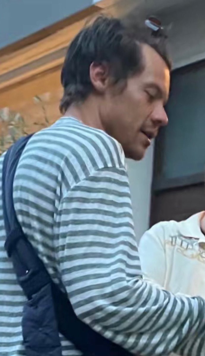 SpainStyless's tweet image. 📸|| ¡Más de Harry visto ayer por las calles de Londres! 🇬🇧