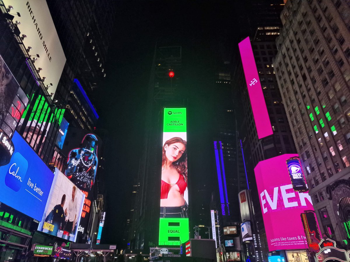 Ma grosse tête à Times Square 😭😭😭😭😭😭😭 merci <a href="/spotifyfrance/">Spotify France</a>