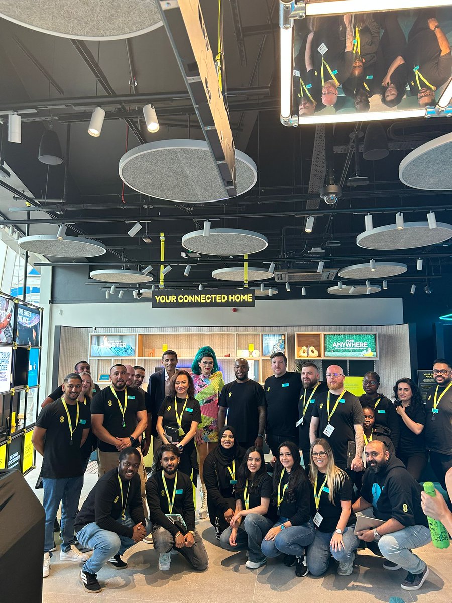 _bridgetlea's tweet photo. Today's the day we've opened our new @EE Experience store in Bluewater Shopping Centre! 

Good luck to every single one of our brilliant team, who are giving visitors the opportunity to have fun and get hands-on with the latest connected smart home, gaming and mobile technology. https://t.co/0zY0B9LQ8l