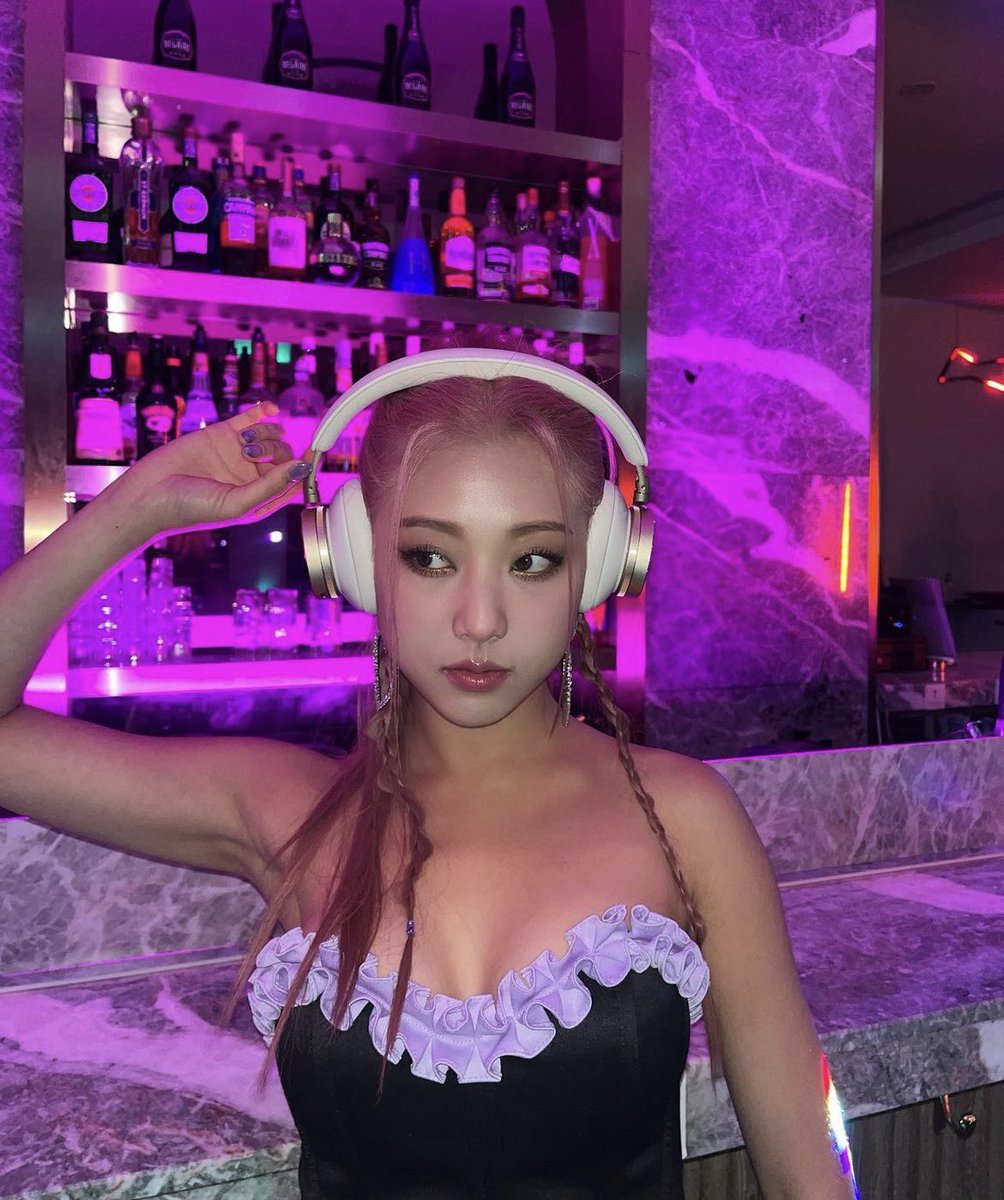 SeungGlobal's tweet photo. 230824 - IG POST

🫧💜🫧💜

#SEUNGYEON #장승연 
@signedbywild #CLC #씨엘씨 https://t.co/RIlQqWgh9T