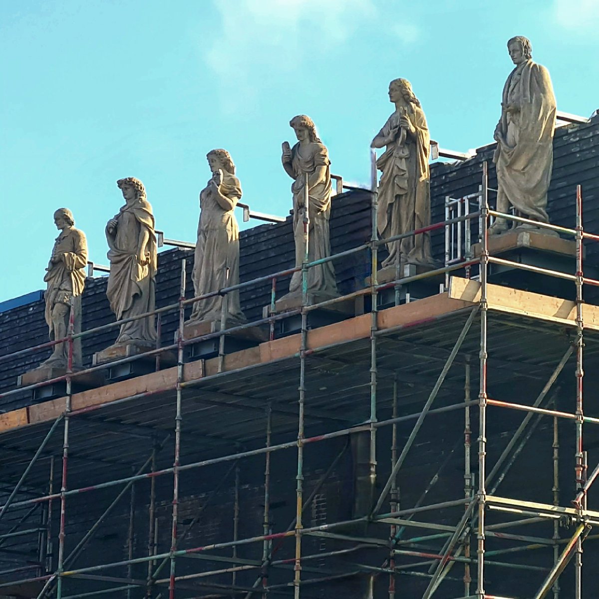 Rabbie and the gang being returned to the roof of the Citizen's Theatre on the southside of Glasgow. Cont./ #glasgow #johnmossman #thegorbals #citizenstheatre #architecture #sculpture