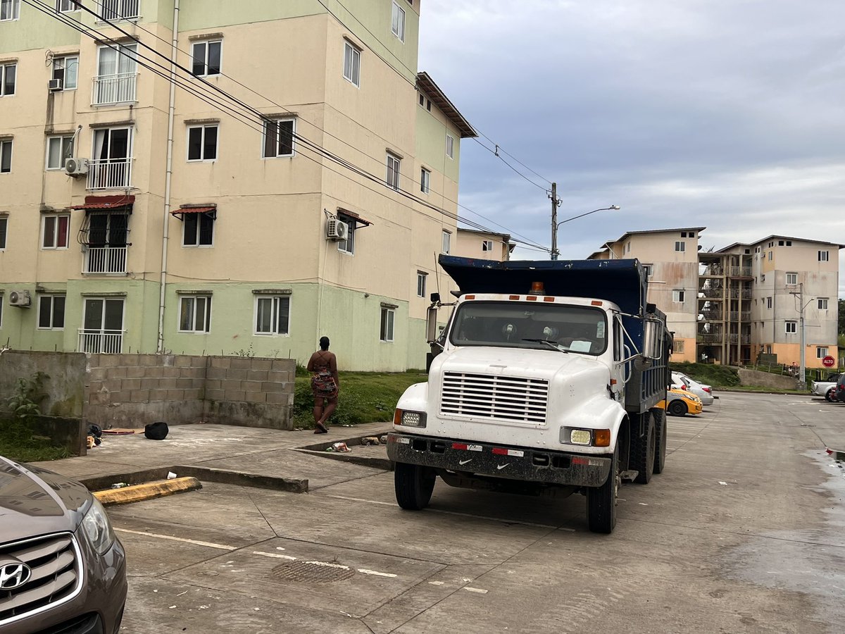 Aguaseo's tweet photo. Trabajamos arduamente por un Colón limpio, con nuestro equipo desde Altos de los Lagos y otros puntos simultáneamente. 

#SomosAguaseo https://t.co/3we5zFoz66