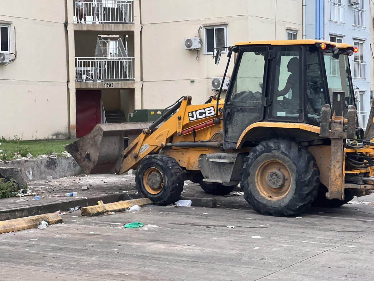 Aguaseo's tweet photo. Trabajamos arduamente por un Colón limpio, con nuestro equipo desde Altos de los Lagos y otros puntos simultáneamente. 

#SomosAguaseo https://t.co/3we5zFoz66