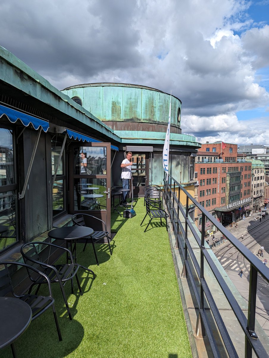 Meetup preparations underway, <a href="/ArveSystad/">Arve Systad</a> cleaning the green