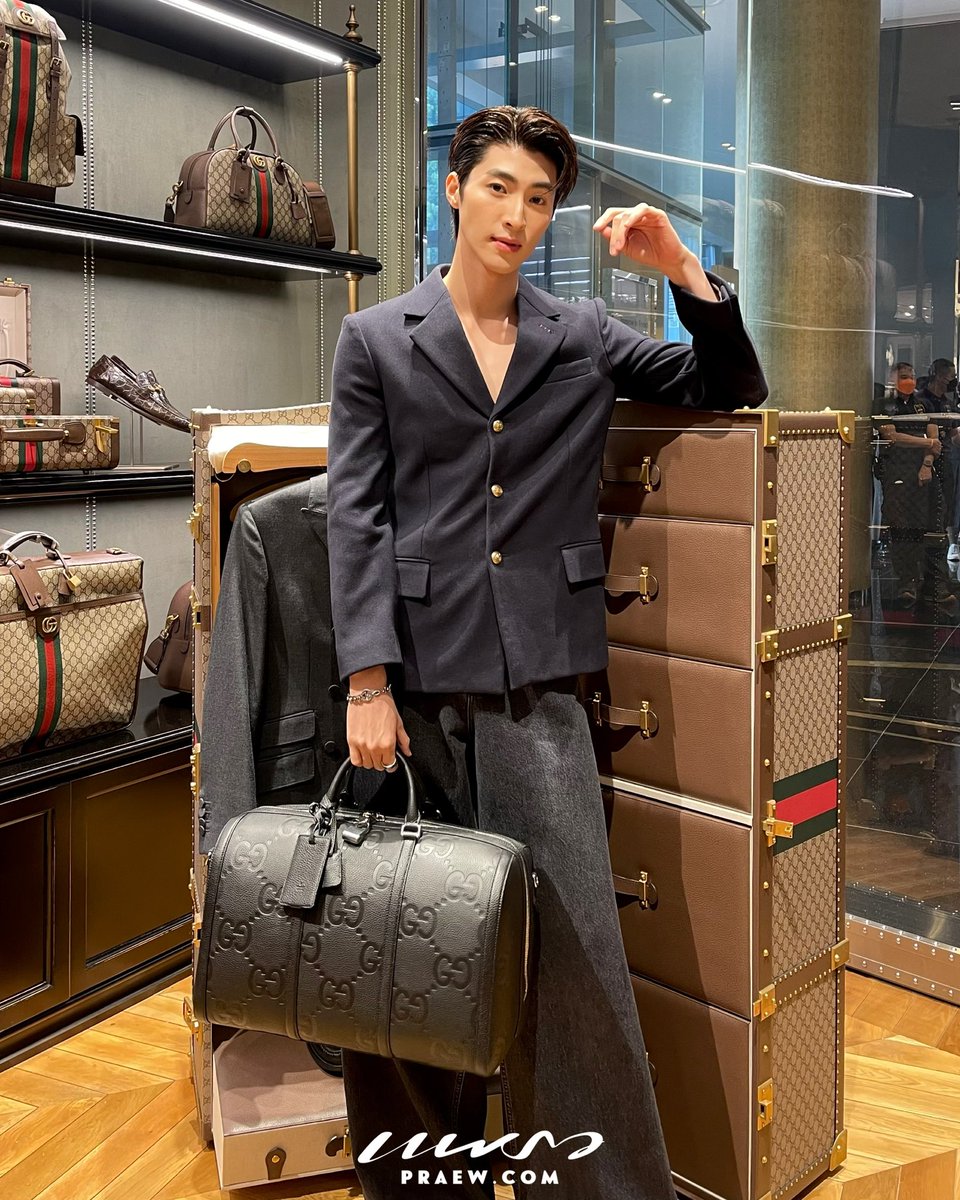 Praewdaily's tweet image. Friend of House ใหม่ ดาวิกา, กลัฟ คณาวุฒิ พร้อมด้วยศิลปินสุดฮ็อต เก้า สุภัสสรา และ บลู พงศ์ทิวัตถ์ พาเช็คอิน “Gucci Valigeria” คอลเล็คชั่นที่จะมาเติมเต็มประสบการณ์ของการเดินทางอย่างมีสไตล์

#Gucci #GucciValigeria #GulfKanawut #Davikah #Blue_Pongtiwat #Supassra_sp