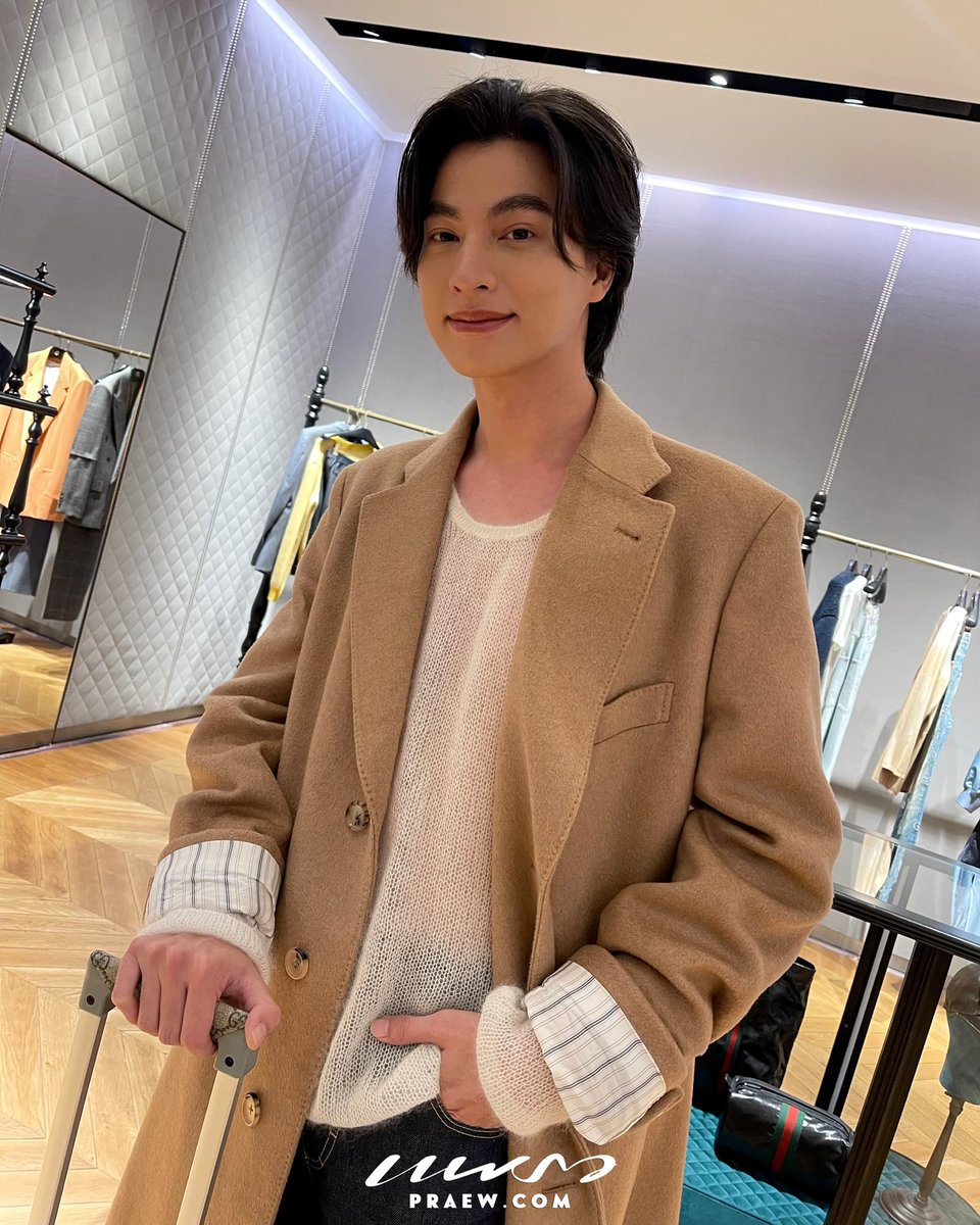 Praewdaily's tweet image. Friend of House ใหม่ ดาวิกา, กลัฟ คณาวุฒิ พร้อมด้วยศิลปินสุดฮ็อต เก้า สุภัสสรา และ บลู พงศ์ทิวัตถ์ พาเช็คอิน “Gucci Valigeria” คอลเล็คชั่นที่จะมาเติมเต็มประสบการณ์ของการเดินทางอย่างมีสไตล์

#Gucci #GucciValigeria #GulfKanawut #Davikah #Blue_Pongtiwat #Supassra_sp