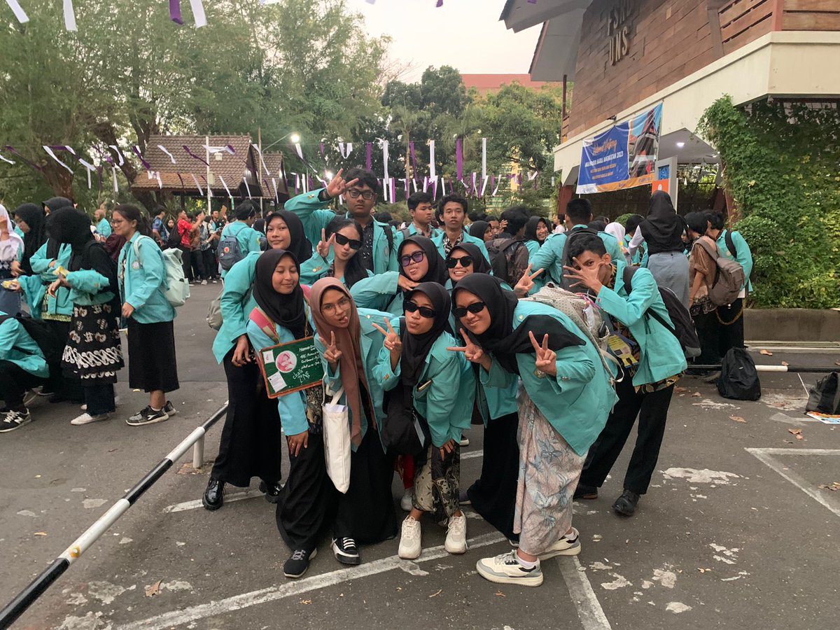 syafiraawww_'s tweet image. ni gess temen temen gwehh bersyukur bgtt sii kenal kelian.. mangatss kaliann 

#pkkmbuns
#maba2023