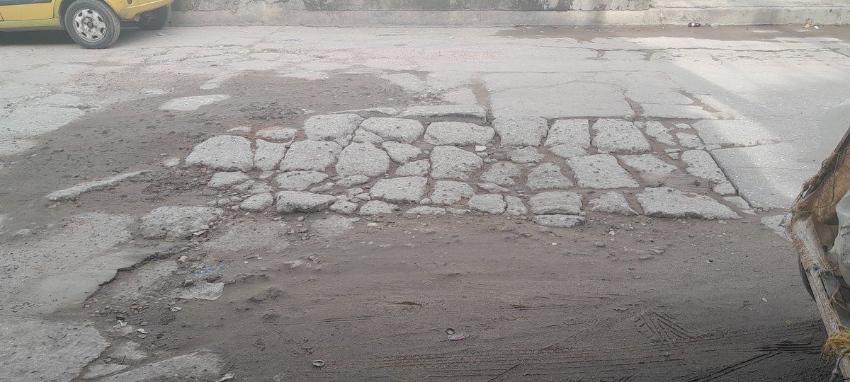 bcelsy's tweet photo. Habitantes de La Ciudadela 20 de Julio denuncian que la carrera 9 Sur con calle 47 está en mal estado desde hace 9 años. Sin embargo, afirman que, aparece como pavimentada dos veces.
#Vía #DenunciaCiudadana #Barranquilla https://t.co/9Jhsm7Jr3L