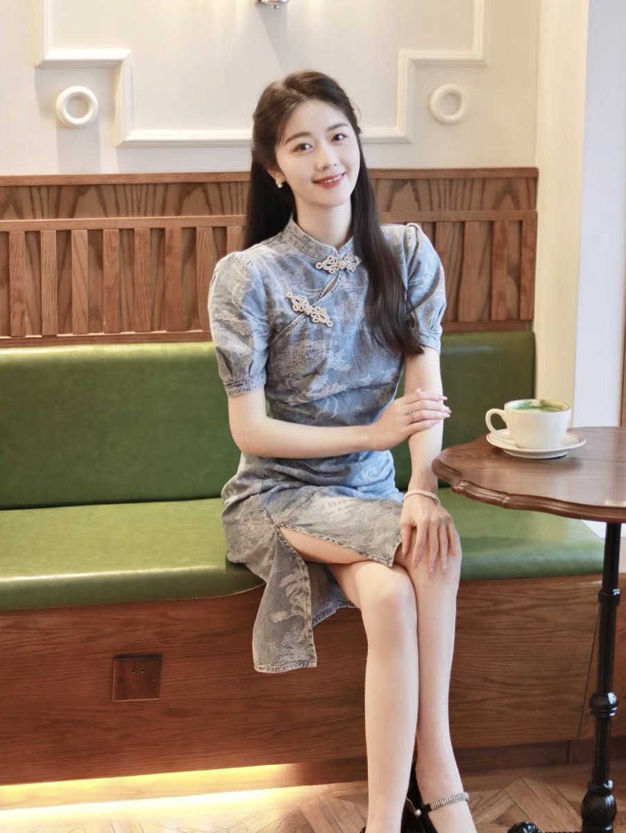 limingyu528's tweet photo. 不穿还不知道穿了一下，感觉自己身材又变好了🙈 https://t.co/aJ4WOltwFd