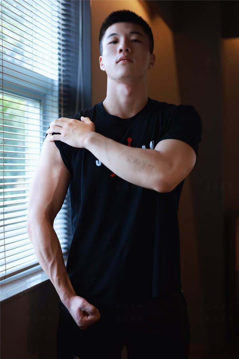 MengMianNanShen's tweet photo. 1118- 190cm 19cm ，钢铁直男体育生，贡献写真首秀！
想看更多吗？ 点赞转发支持一下！ 『原图直出』 https://t.co/sUYVGwpp9u