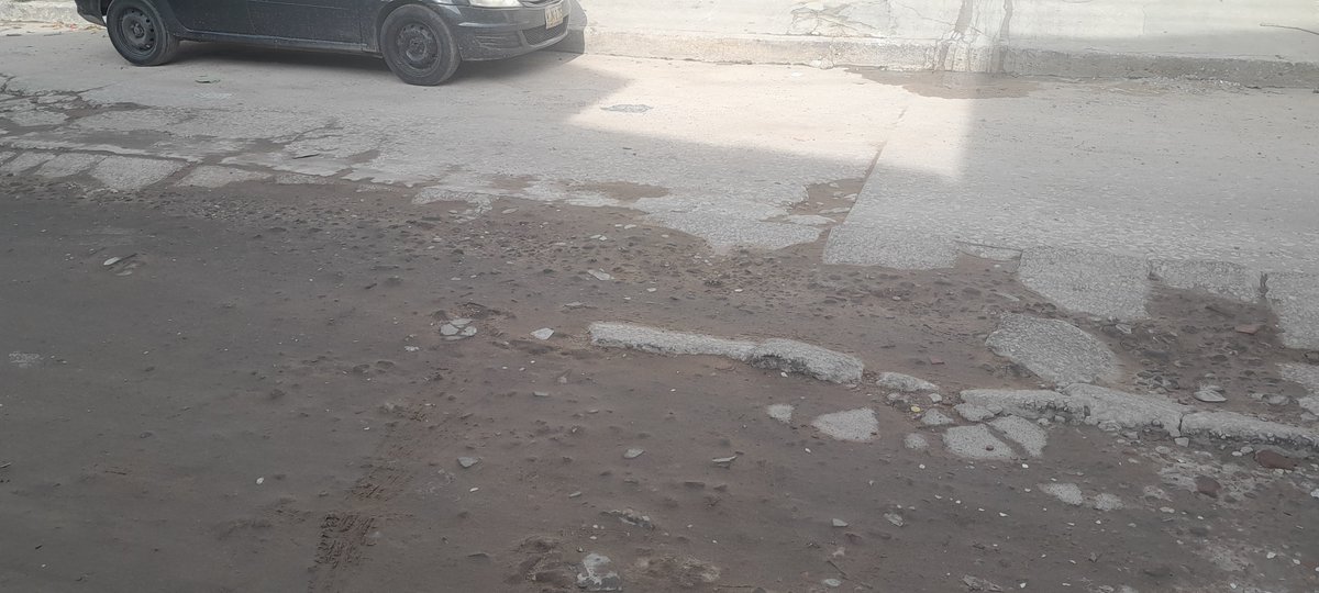 bcelsy's tweet photo. Habitantes de La Ciudadela 20 de Julio denuncian que la carrera 9 Sur con calle 47 está en mal estado desde hace 9 años. Sin embargo, afirman que, aparece como pavimentada dos veces.
#Vía #DenunciaCiudadana #Barranquilla https://t.co/9Jhsm7Jr3L