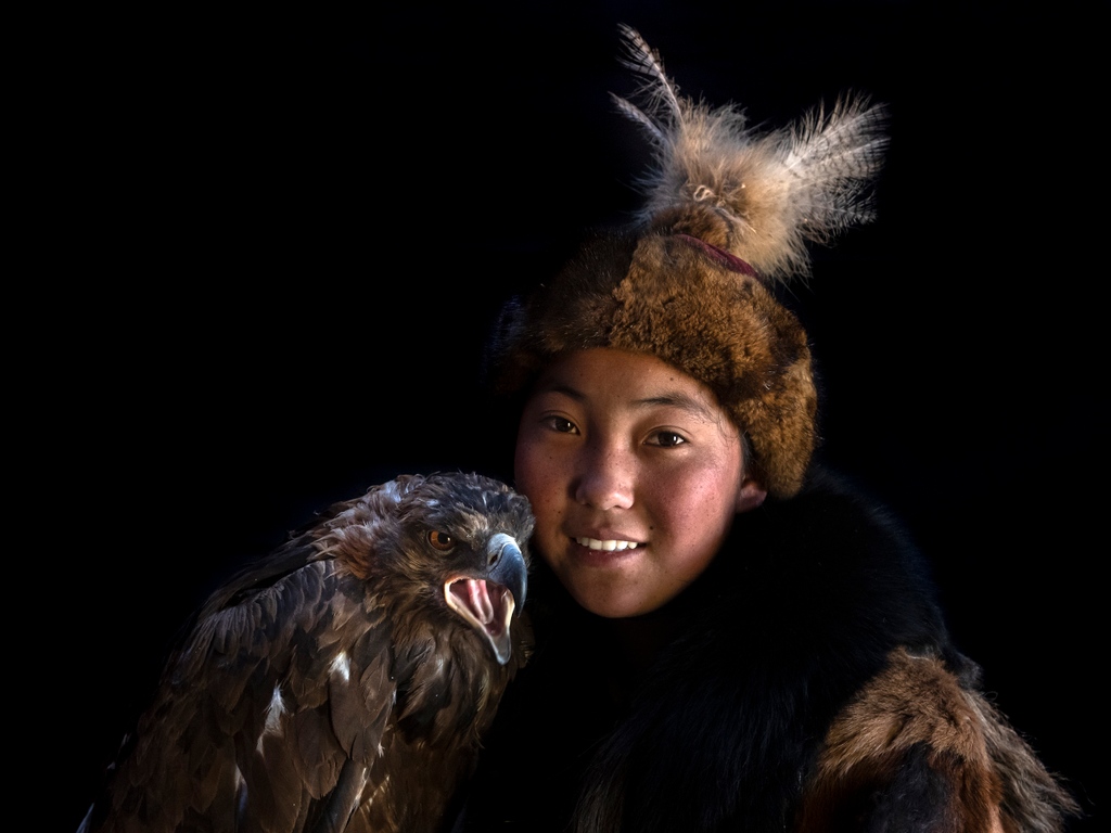 It's an absolute privilege to be able to witness the breathtaking sight of a young Eagle Huntress alongside her majestic Golden Eagle. Knowing that it's something that has been passed down for generations is both inspiring and humbling. #portrait #peopleoftheworld #eaglehunter