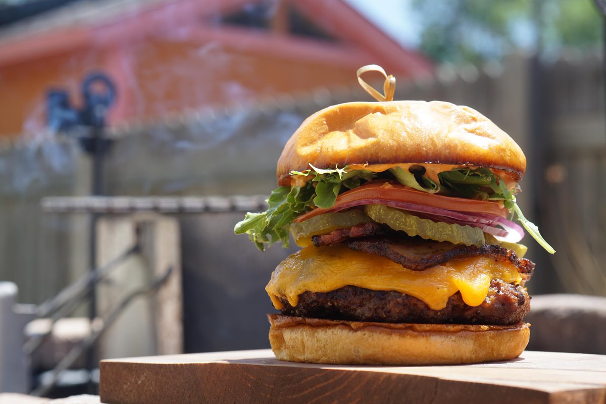 TasteofPork's tweet image. National Burger Day! Pile your pork burger high with all your favorite toppings🍔

#nationalporkboard #porkcheckoff #pork #recipes #food #groundpork #nationalburgerday