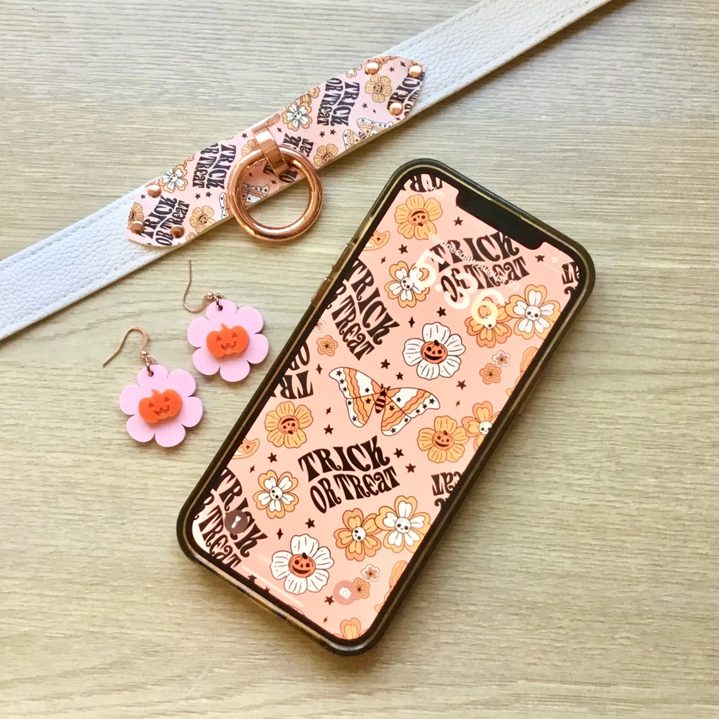 I've added free phone wallpapers to match our Halloween collection over on my blog! restrainedgrace.com/blogs/the-blog…