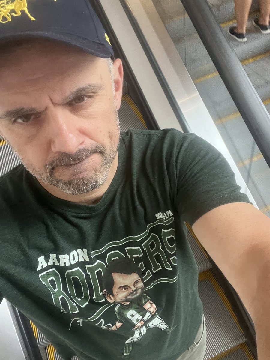 garyvee's tweet photo. 🏈 https://t.co/yUTuK3p840