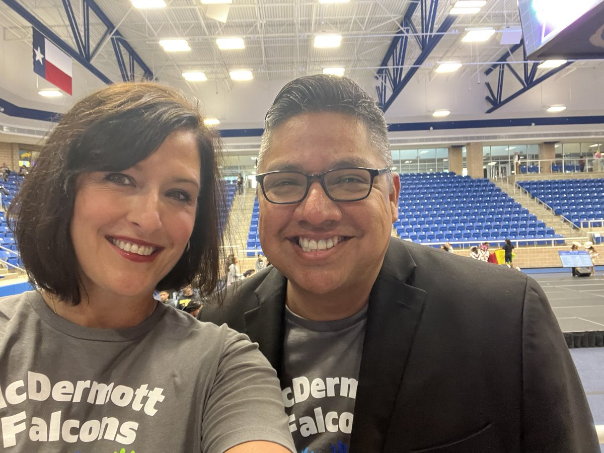 NISDMcDermott's tweet photo. NISD Convocation 2023! @NISD #convoselfie #TeamNorthside https://t.co/Nyi3nciyvq