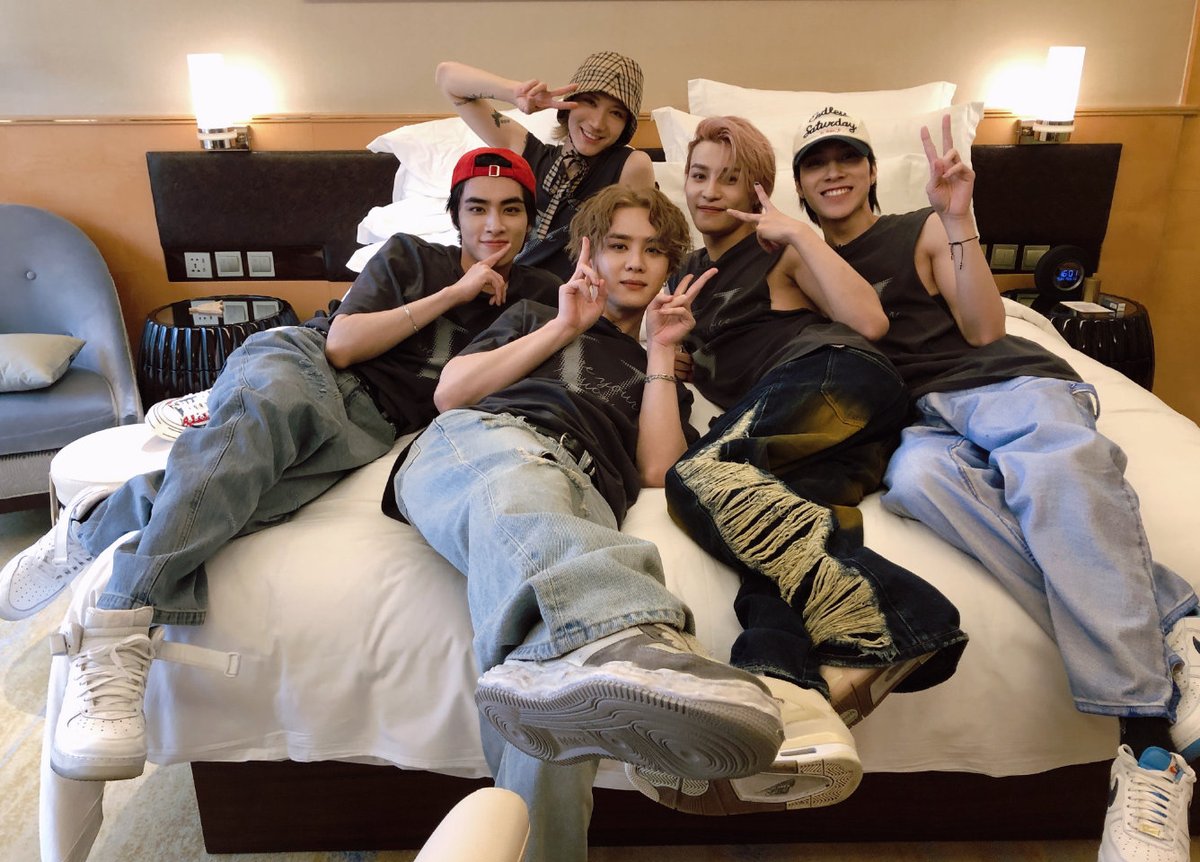 WayVLand_TH's tweet image. [INFO] WayV Official Weibo &amp;amp; IG Update 20230824

[TRANS] WayZenNies, เราจะได้เจอกันอีกแน่นอน 💚💚💚!

📍weibo.com/6903448926/493…
📍instagram.com/p/CwU9BZZS0OO/…

#MACAU #TourBox #TheLastChapter #WayV_Phantom  
#WayV_Phantom_in_MACAU 
#WayV #WeiShenV #威神V #NCT ☆