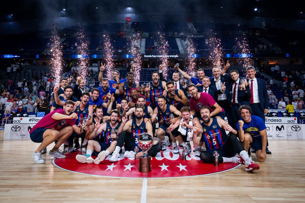 FCBbasket's tweet photo. 9️⃣7️⃣ anys del Barça de bàsquet 💙
9️⃣7️⃣ anys fent història ❤️ https://t.co/W7ob6pjwrg