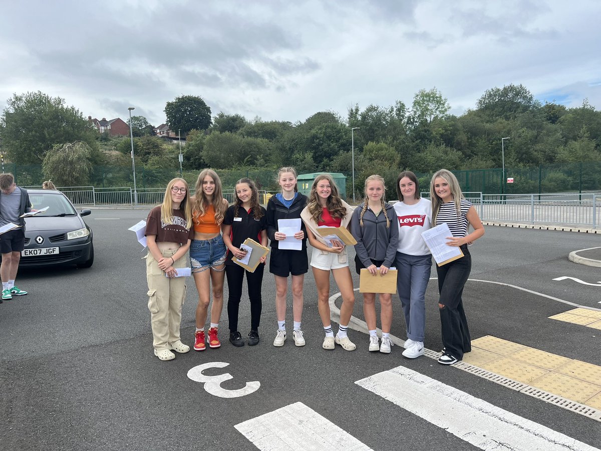 samroyffe's tweet image. Incredibly proud of my girl ❤️
9A* 
3A
And to top it off all of her friends did amazing too 🥰 @IslwynHigh