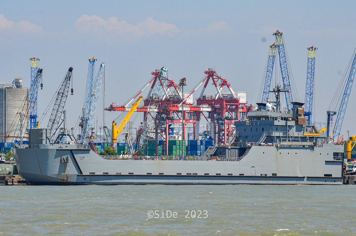 WarshipCam's tweet photo. U.S. Army General Frank S. Besson-class logistics support vessel USAV SSGT Robert T. Kuroda (LSV 7) in Surabaya - August 24, 2023 #usavssgtroberttkuroda #lsv7
SRC: TW-@ArSyifaDe https://t.co/EdB26EQmjY