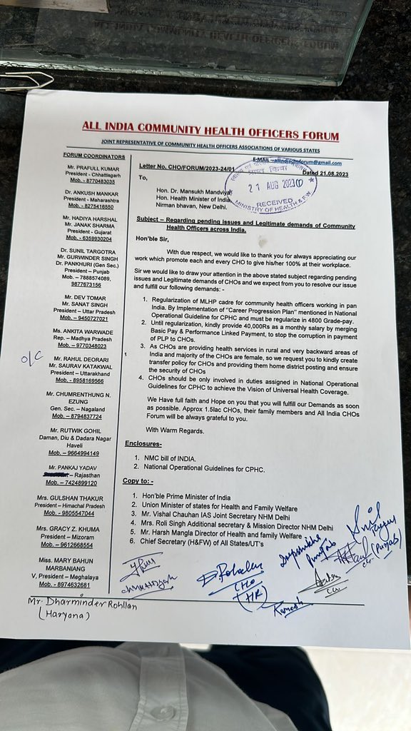 upcho9082's tweet photo. देश में कार्यरत लगभग 1.5 लाख से ऊपर सामुदायिक स्वास्थ्य अधिकारियों ( CHOs ) को आज अपनी एकता का परिचय देना है, 
और देश ही नहीं पूरे विश्व को यह संदेश देना है CHOs किसी से कम नहीं।
#CHO_Regularisation_4800GradePay @brajeshpathakup @mansukhmandviya @nhm_up @myogioffice 1 https://t.co/ITmGMhZMrM