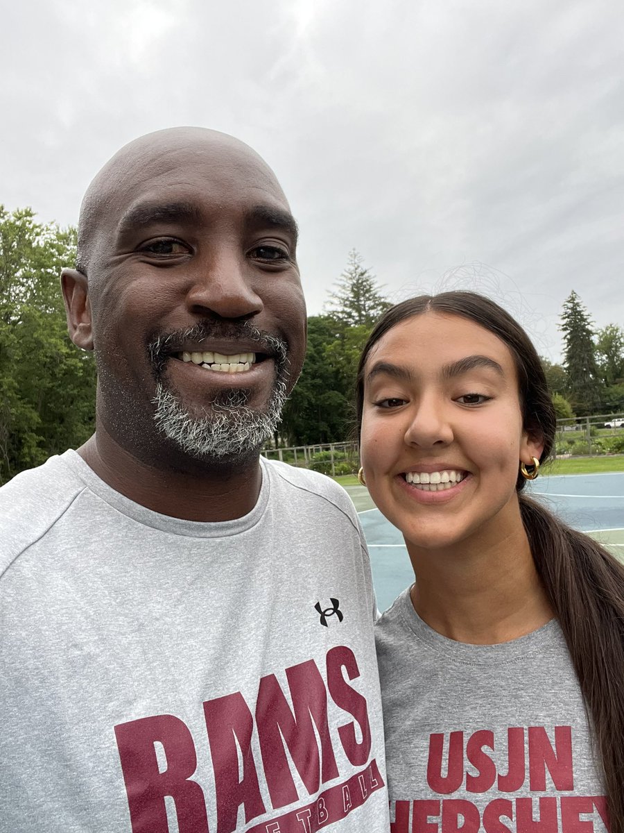 CoachYoungNJ's tweet photo. Great workout with @sammieslofkiss of @trincollwbb. It’s amazing to see progress when a player starts to BELIEVE that ANYTHING is possible. One week before she heads back to college and she is going to crush it! #WeOutside #BigsAreBetter #AlwaysACoach https://t.co/9fyaTTpXwz