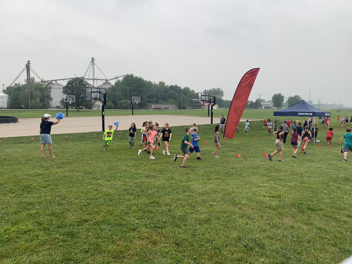 MISPrincipal's tweet photo. The Boosterthon Fun Run was a huge success.  Thanks to our families and students for all of your support! #proud2bMIS https://t.co/BoO8tNRQ7b