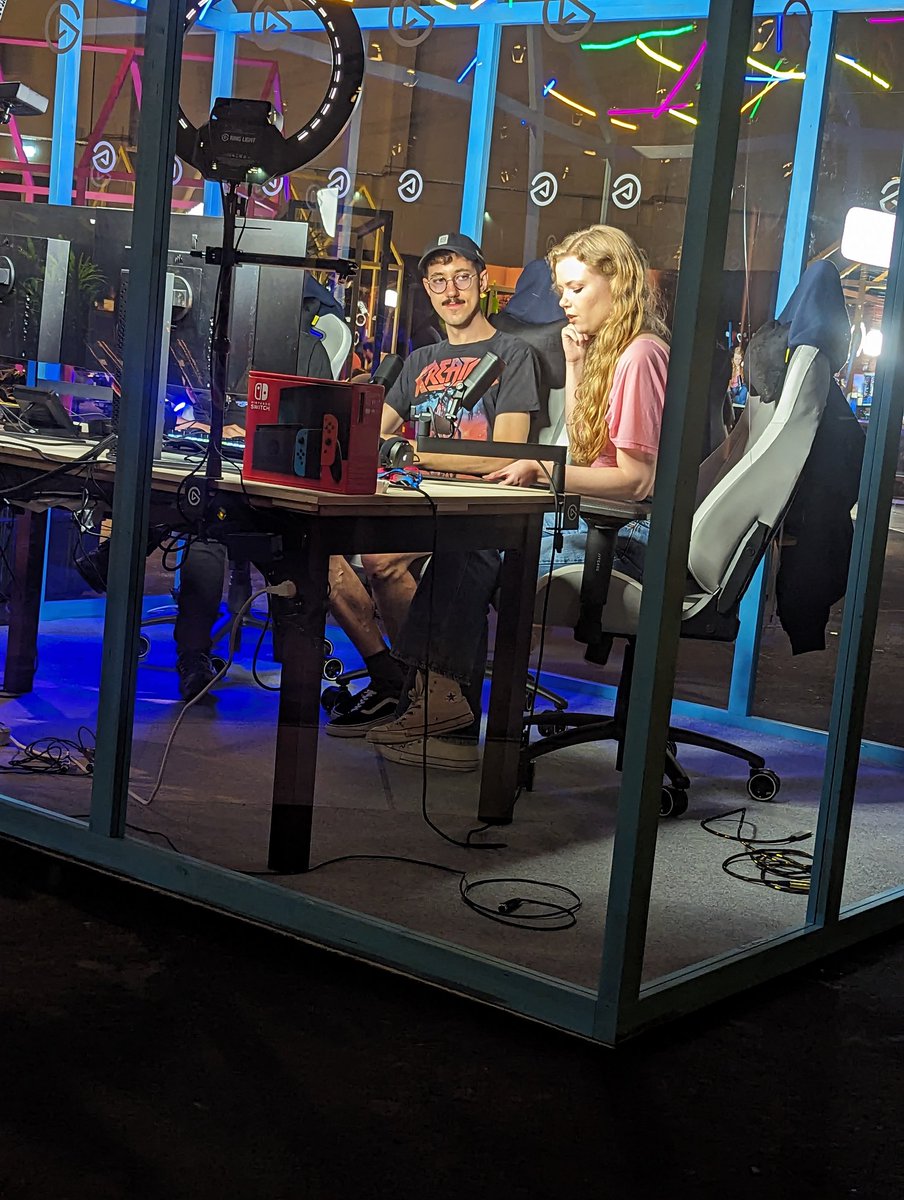 I'm getting ESL Gamescom 2017 AOV Showmatch flashbacks. This man single handedly inflicted Truma on my lungs from laughing too much. It was great working with him but I'm very much afraid for my lungs right now.