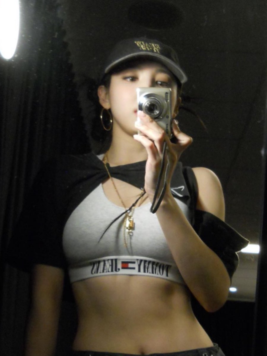 archivenayeon's tweet photo. society moved too quick from this nayeon https://t.co/xFTr5tuKjd