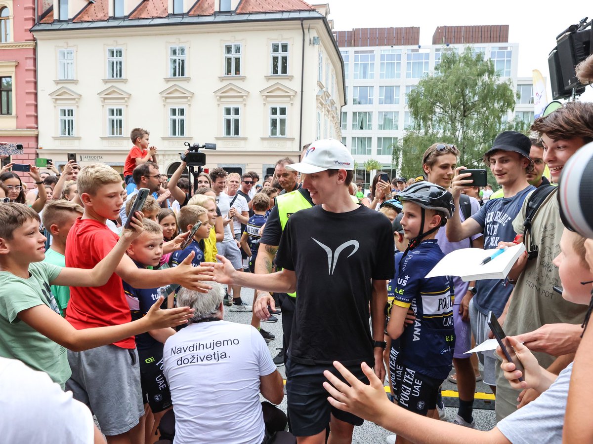 TamauPogi's tweet image. Massive thank you to all the people who came out yesterday evening.
Special thanks to #JanaWater, @SloveniaInfo & both #PogiTeam, #SlovenianCycling & also to the Municipity of Ljubljana.
The generosity of the Slovenian people helped this to be a really special event , hvala 🙏