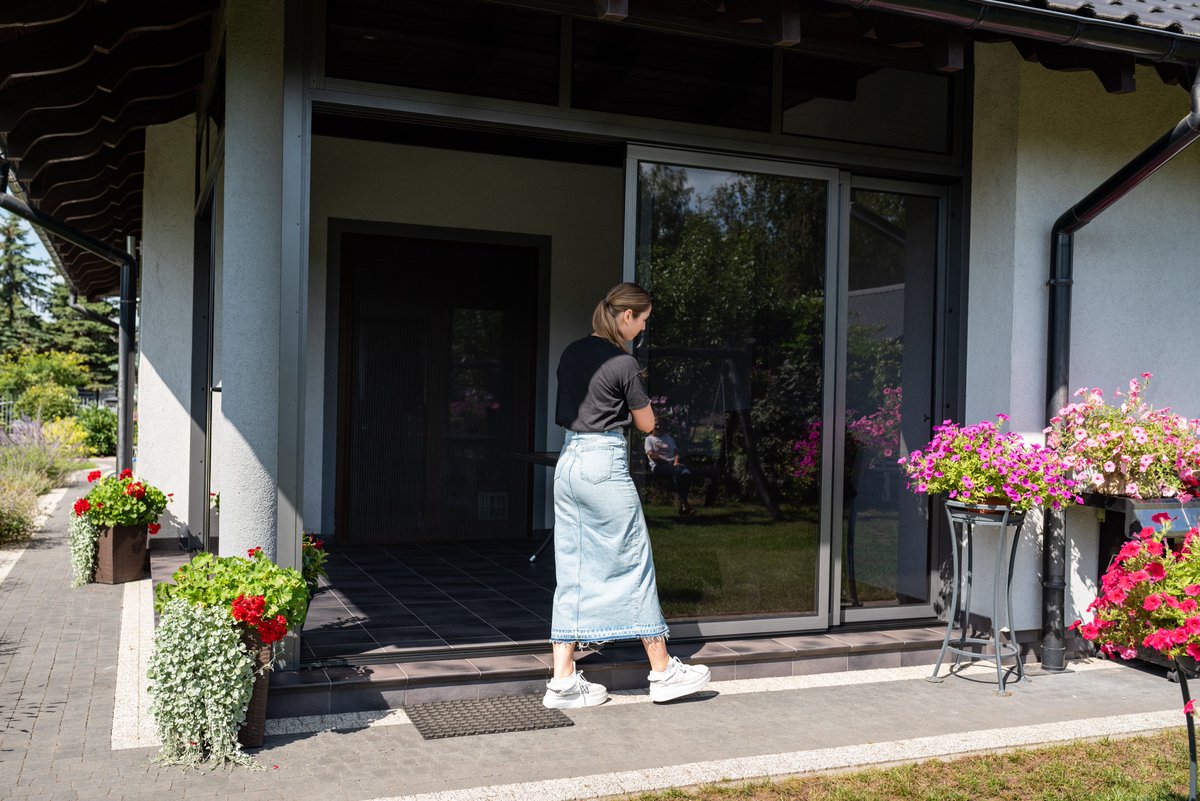 bucovers's tweet photo. Wybierając nasze szklane, przesuwne drzwi, wybierasz wygodę, funkcjonalność i nowoczesny design. To inwestycja, która podkreśli wyjątkowość Twojego tarasu oraz umożliwi tworzenie niezapomnianych chwil w otoczeniu natury. https://t.co/AV9m0JxN43