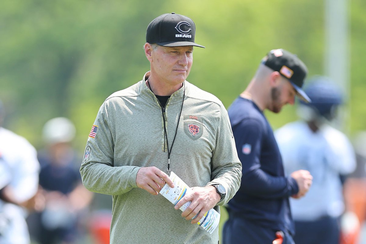 PolymarketBlitz's tweet photo. Matt Eberflus &amp; Nate Davis
𝘌𝘷𝘦𝘳𝘺𝘵𝘩𝘪𝘯𝘨 𝘵𝘩𝘢𝘵 𝘸𝘦𝘯𝘵 𝘥𝘰𝘸𝘯…

Last March the Bears signed former Titans guard Nate Davis.

However he spent most of training camp absent. 
—He was not injured.

This is what happened…. https://t.co/YE1mW8G1rv