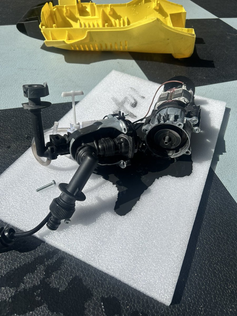 lukas_37a's tweet photo. @karcheruk Was trying to fix simple issue on Karcher K2 today-cracked plastic cover on pump causing leak. To get to the part you need to remove metal bracket…once you do, the oil  leaked out! So it s only bin option now. Where is my Right to repair? https://t.co/vVNQVLbAFk