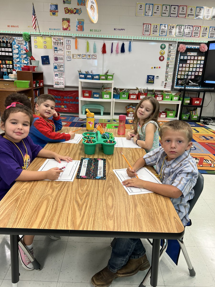 StokleyMrs's tweet photo. Welcome to kindergarten friends! 🍎 @LovettsvilleES https://t.co/ODsh2uNDWu