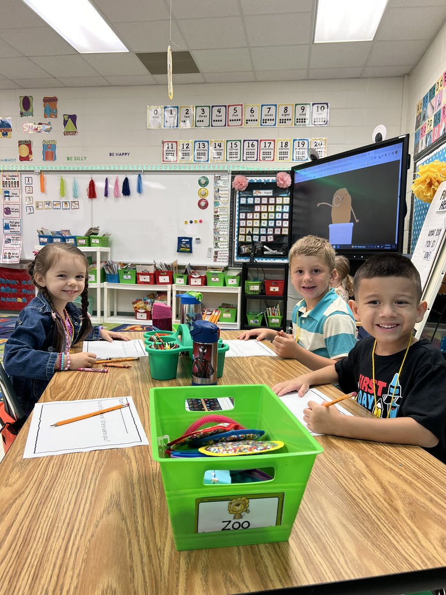 StokleyMrs's tweet photo. Welcome to kindergarten friends! 🍎 @LovettsvilleES https://t.co/ODsh2uNDWu
