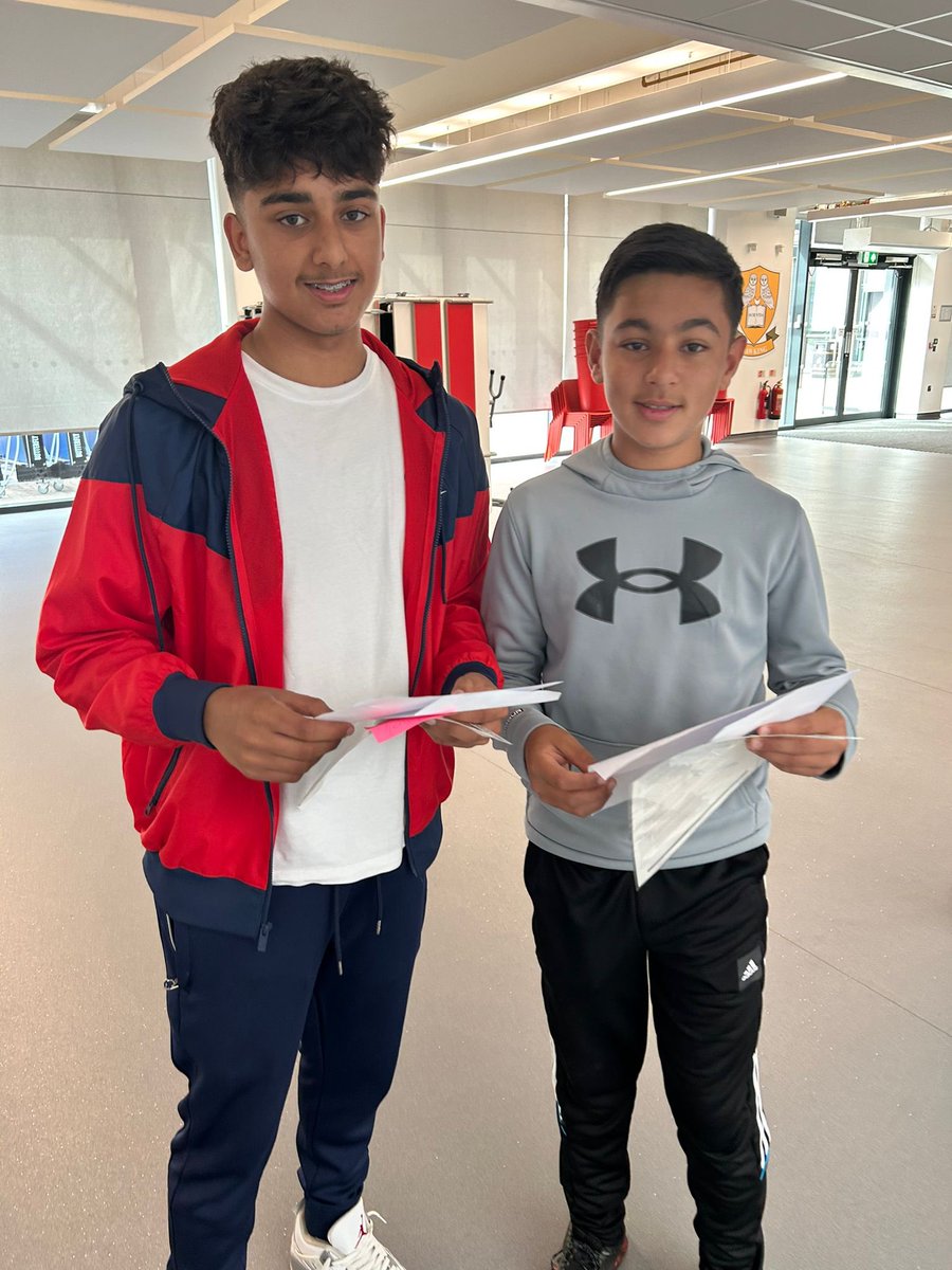 MerciaSchoolSF's tweet photo. We are so proud of our pupils for their amazing GCSE results. Congratulations to everybody receiving results today, and we look forward to welcoming current and new pupils to Mercia Collegiate Sixth Form in September 🎉 https://t.co/b7oxh6GZKH