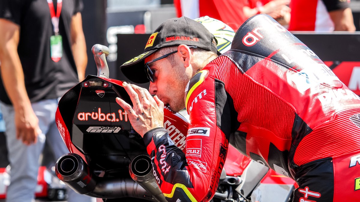 WorldSBK's tweet photo. Enjoy some #FridayFeeling from a scorching Saturday at Imola back in July 🔥

#ITAWorldSBK 🇮🇹 #2023SoFar https://t.co/Wpr1lqhzGF