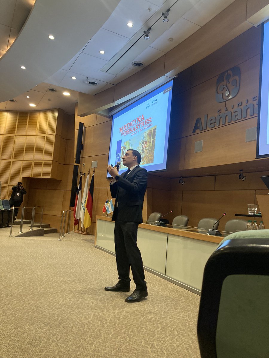 nfpineda's tweet photo. Dr Mardones: como médicos, tenemos poca formación en prehospitalario y menos todavía en desastres!
Necesitamos formación, colaborar y compartir experiencias!
#prehosp #SAMU #desastres #prepararse https://t.co/Ezg2gs2Xw0