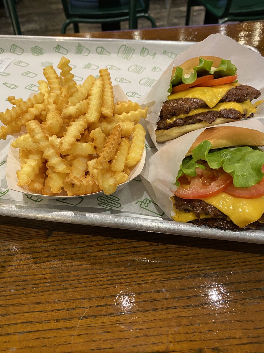 btemins's tweet photo. Had the good fortune to spend time in Rwanda &amp;Dubai recently. Kigali Marriot burger topped 5 Volcanoes in the Rwandan throwdown. A little #ShakeShack was quite nice after snowboarding at #SkiDubai but the burger champion in Dubai and overall by far was 11Woodfire. https://t.co/1sEGtdg52u