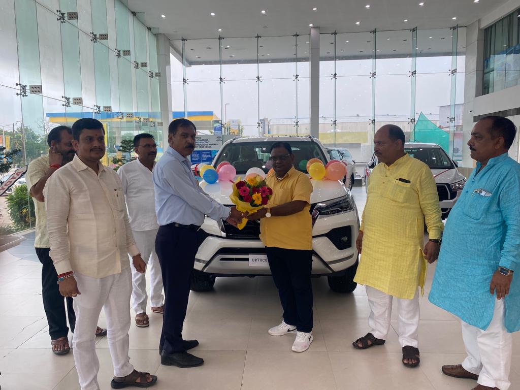 bhawani_dixit's tweet photo. आज मां पतित पावनी के पावन भूमि प्रयागराज से एक और 4*2 #Automatic_Fortuner का आगमन हो रहा है।
बाला जी महाराज की कृपा सदैव बाला जी एंटरप्राइज को कीर्ति मान करती रहें।
।।जय श्री बाला जी।। ।।जय मात गंगे।।
#ग्रामसभा_पीढ़ी #team1111 https://t.co/3WvalkmAUj