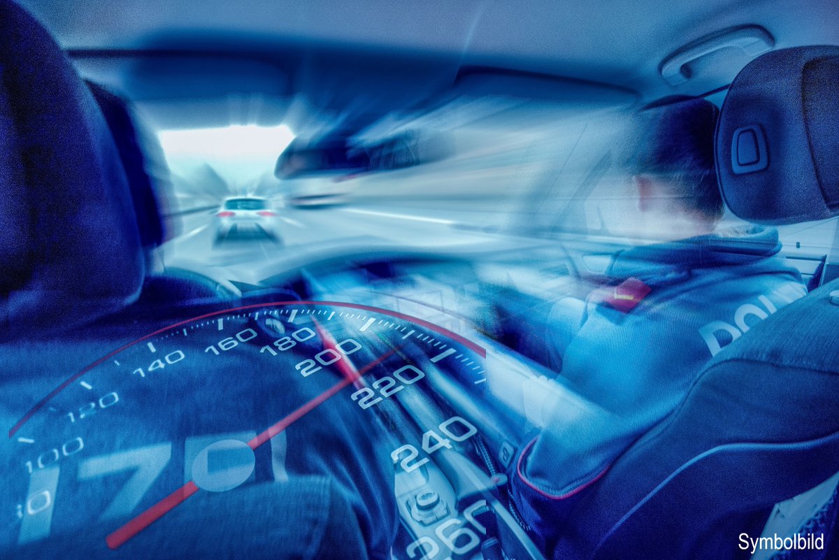 KapoZuerich's tweet photo. Die Kantonspolizei Zürich hat in der Nacht auf Donnerstag in #Dürnten und #Wallisellen zwei Männer angehalten, die mit übersetzter #Geschwindigkeit unterwegs waren. Beide Männer lenkten ihre Fahrzeuge trotz #Führerausweisentzug und in #angetrunken.

https://t.co/2luZHQMofx https://t.co/JKmIWKbpUI
