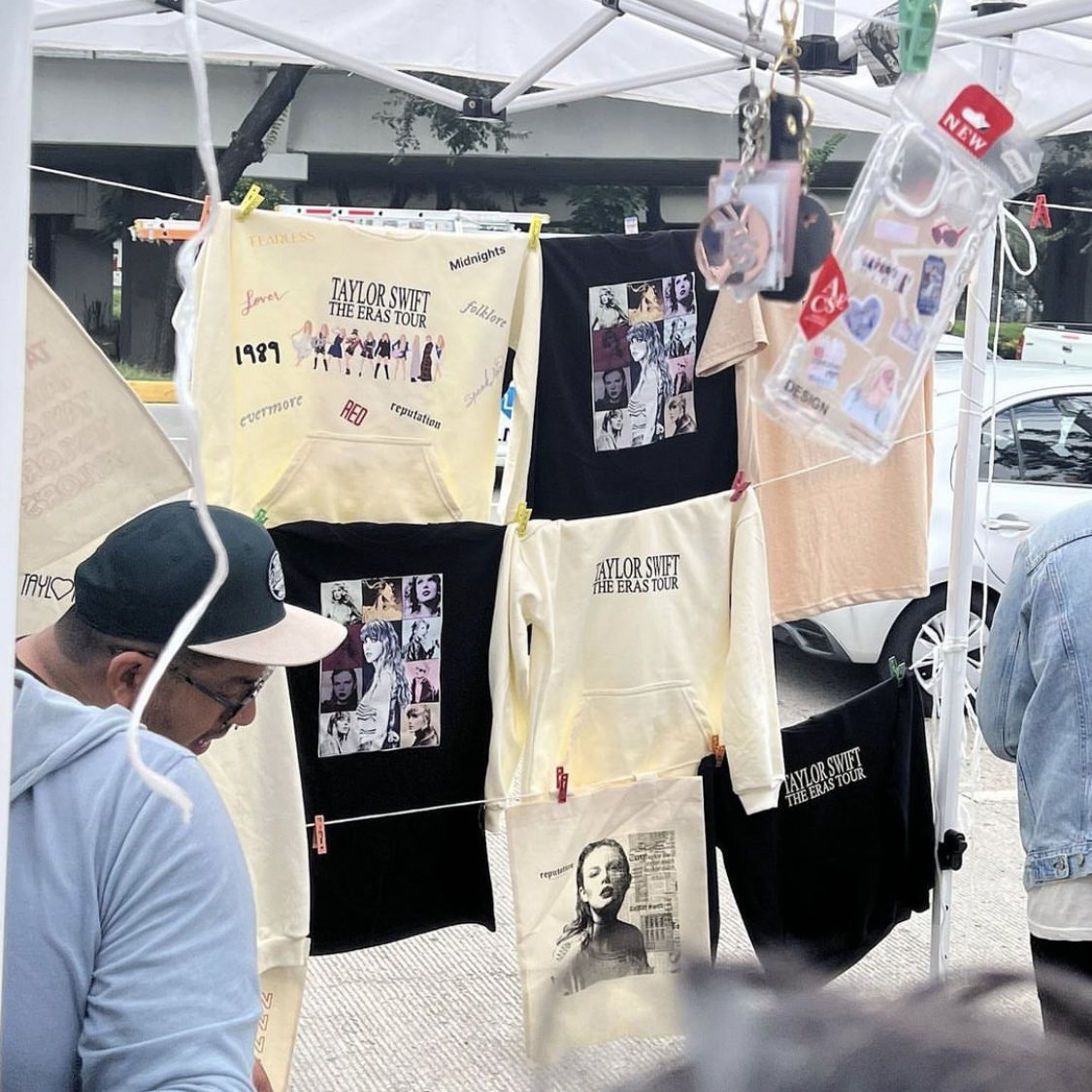 blessedswifty's tweet photo. 👕 | The non-official merch for ‘Eras Tour’ in Mexico! https://t.co/UmLGF1JR71