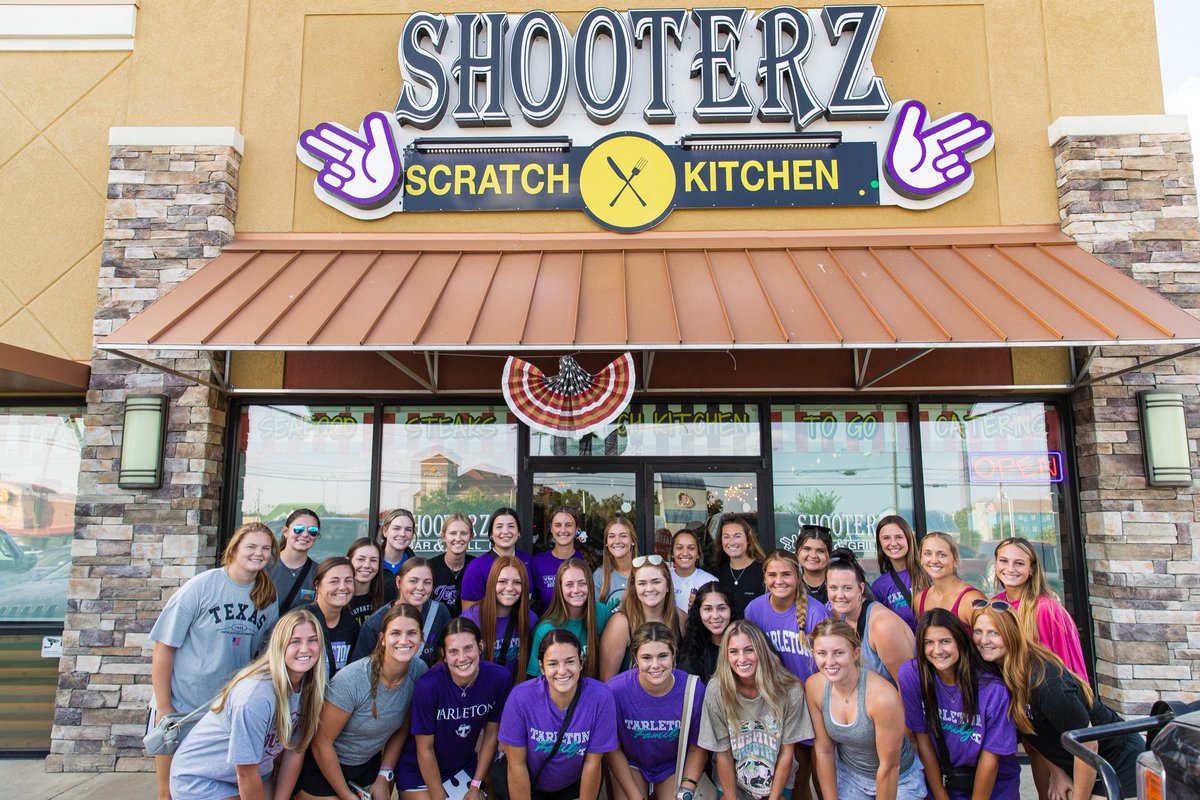 TarletonSB's tweet photo. We had a great time at Shooterz last night for our first team dinner of the season! https://t.co/AqSmB9IjE6