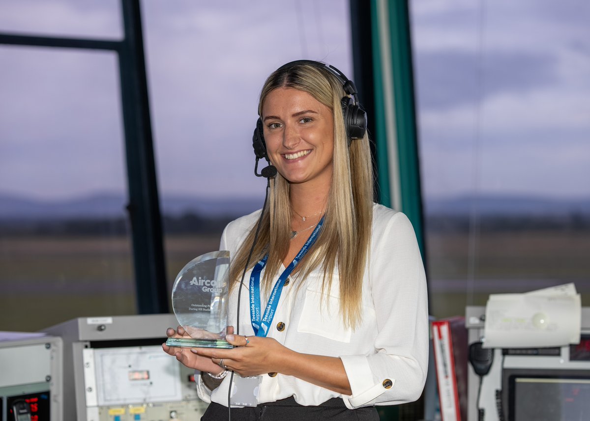 TeesAirport's tweet image. We are proud to welcome local recruit, Chloe, to our Air Traffic Control team! 👏✈️

Chloe is an avid aviation lover who has recently completed her degree 🛫

It is great to have someone so passionate about aviation in control of Teesside’s skies! ⛅

➡️ orlo.uk/h275C