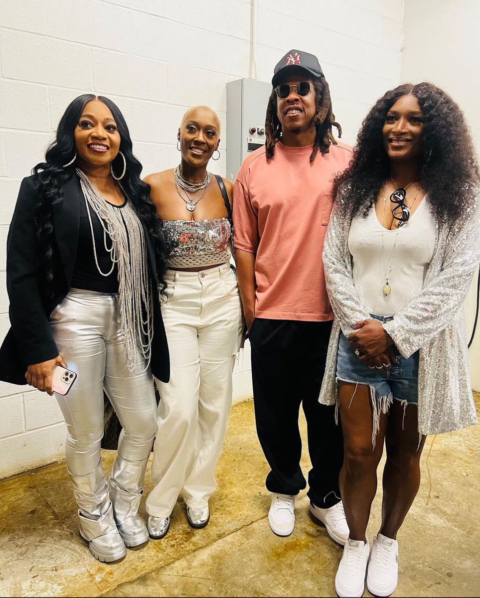 Hov & SWV backstage at a RWT show. 🏆🏆