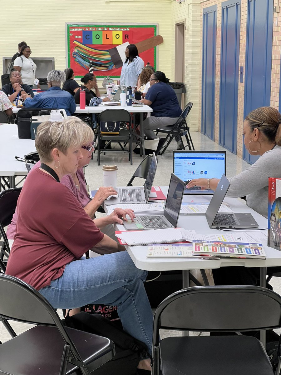 If the day ends in “y”, then the Office of Social Studies is supporting teachers. #PPSShines <a href="/PortsVASchools/">Portsmouth Schools</a> <a href="/ebracyPPS/">Dr. Elie Bracy III</a> <a href="/nicscud/">Nicole DeVries</a>